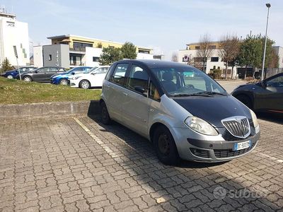 Usata Lancia Musa 101 CV (74 kW) 2004 Grigio Monovolume