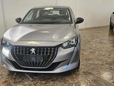 Usata Peugeot 208 Allure 101 CV (74 kW) 2023 Grigio Utilitaria