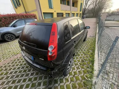 Usata Ford Fiesta 80 CV (58 kW) 2007 Nero Utilitaria
