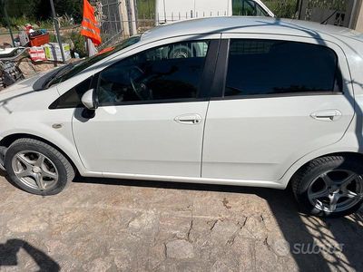 Usata Fiat Grande Punto 75 CV (55 kW) 2009 Bianco Utilitaria