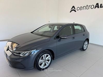 Usata VW Golf VIII Life 131 CV (96 kW) 2022 Gray Berlina