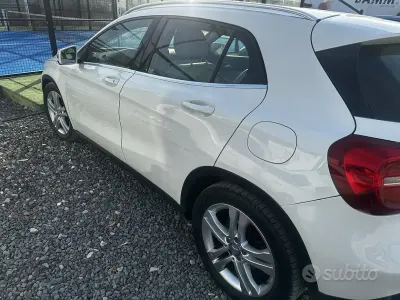 Usata Mercedes GLA200 136 CV (100 kW) 2014 Bianco SUV