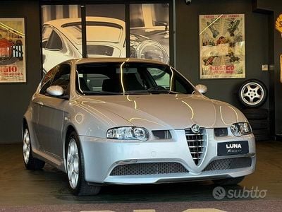 Usata Alfa Romeo 147 252 CV (185 kW) 2005 Grigio Utilitaria