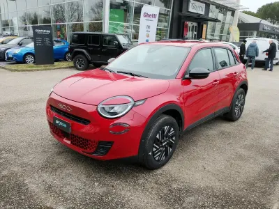 Nuova Fiat 600 101 CV (74 kW) 2025 Rosso SUV