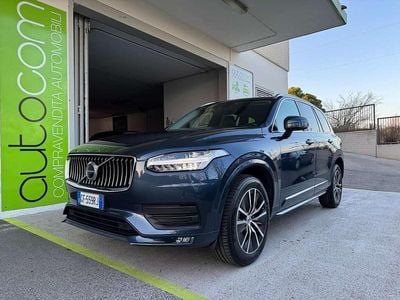 Usata Volvo XC90 Momentum 235 CV (172 kW) 2021 Denim blue SUV