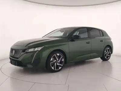 Usata Peugeot 308 Allure 131 CV (96 kW) 2023 Verde olivine metallizzato Berlina