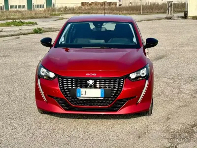 Usata Peugeot 208 Active 75 CV (55 kW) 2022 Rosso Utilitaria
