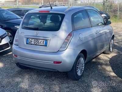 Begagnad Lancia Ypsilon 59 HK (43 kW) 2006 Grå Halvkombi