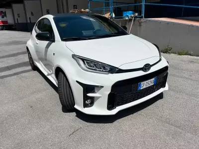 Usata Toyota Yaris 261 CV (191 kW) 2021 Bianco Berlina