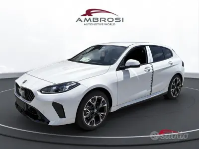 Nuova BMW 118 M Sport 150 CV (110 kW) 2026 Alpin white pastello Utilitaria