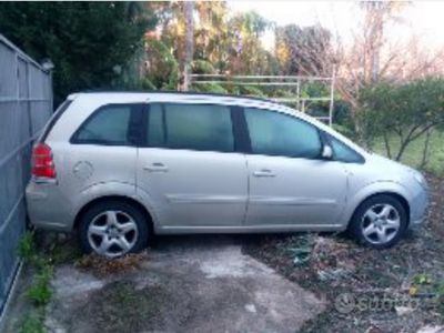 usata Opel Zafira unico proprietario