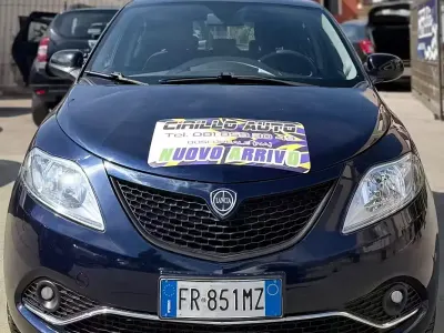 Usata Lancia Ypsilon 69 CV (50 kW) 2018 Blu Utilitaria