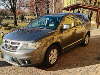 Usata Fiat Freemont 140 CV (102 kW) 2011 Grigio SUV