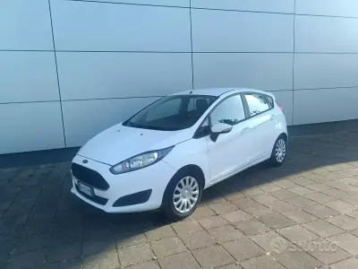 Usata Ford Fiesta Business Edition 75 CV (55 kW) 2016 Bianco Utilitaria