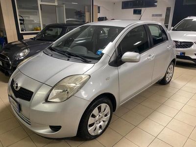 usata Toyota Yaris 1.0 5 porte NEOPATENTATI