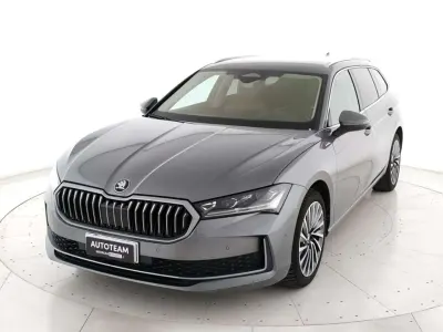 Usata Skoda Superb LAURIN & KLEMENT 150 CV (110 kW) 2024 Grigio metall. Station wagon
