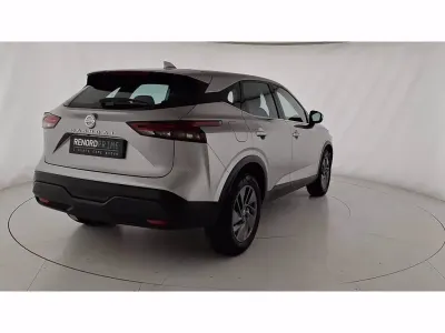 Usata Nissan Qashqai Acenta 140 CV (102 kW) 2022 Grigio chiaro SUV