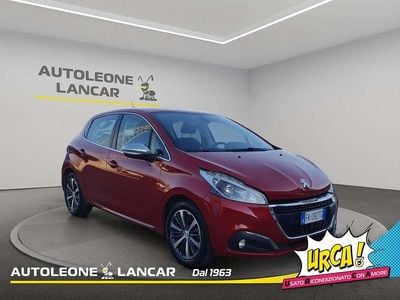 Begagnad Peugeot 208 Allure 82 HK (60 kW) 2017 Röd Halvkombi