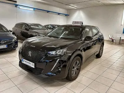 Usata Peugeot 2008 Active 101 CV (74 kW) 2022 Nero SUV