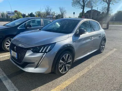 Usata Peugeot 208 GT 131 CV (96 kW) 2022 Grigio Utilitaria
