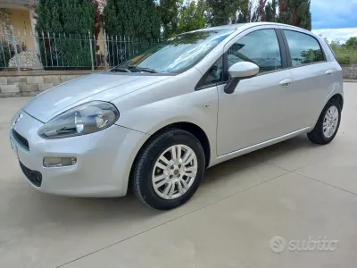 Begagnad Fiat Punto Lounge 85 HK (62 kW) 2013 Grå Halvkombi
