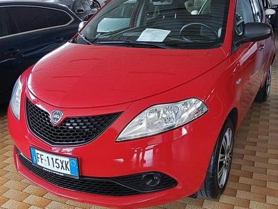 Usata Lancia Ypsilon Silver 69 CV (50 kW) 2016 Rosso Utilitaria