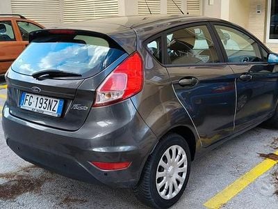 Usata Ford Fiesta 97 CV (71 kW) 2016 Grigio Utilitaria