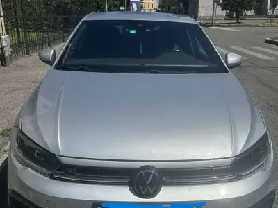 Usata VW Polo R-line 95 CV (69 kW) 2021 Grigio Utilitaria