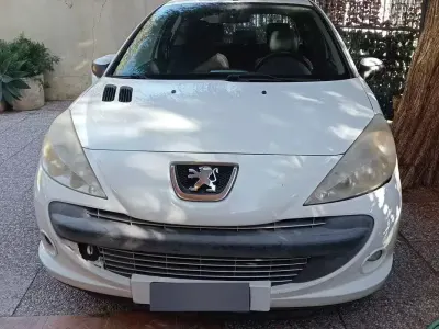 Usata Peugeot 206+ 68 CV (50 kW) 2010 Bianco Utilitaria