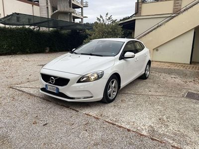 Usata Volvo V40 Inscription 120 CV (88 kW) 2017 Bianco Berlina