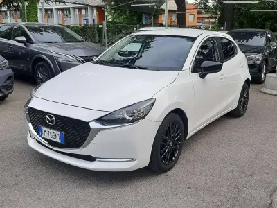 Usata Mazda 2 75 CV (55 kW) 2023 Bianco Utilitaria