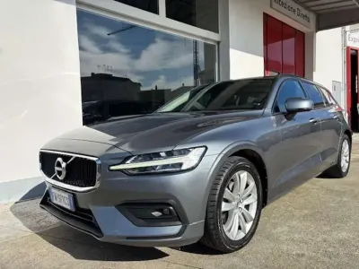 Usata Volvo V60 Business Edition 150 CV (110 kW) 2019 Grigio Station wagon