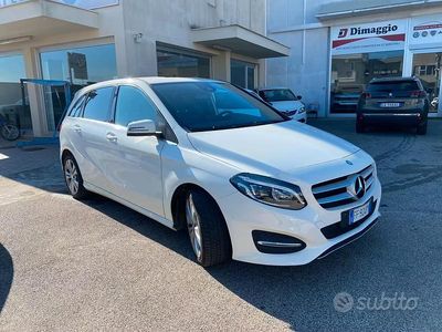 Usata Mercedes B180 110 CV (80 kW) 2017 Bianco Monovolume
