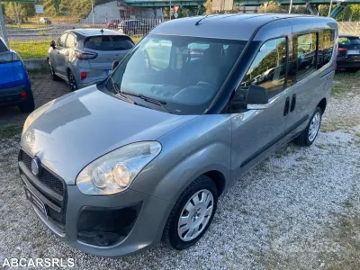 Usata Fiat Doblò Dynamic 106 CV (77 kW) 2013 Grigio chiaro Monovolume