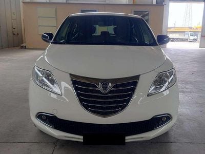 Usado Lancia Ypsilon 95 HP (69 kW) 2015 Branco Citadino