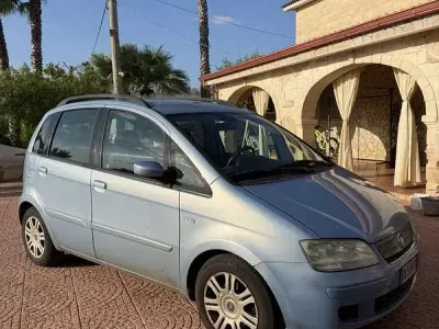 Usata Fiat Idea Dynamic 90 CV (66 kW) 2006 Bluazzurro Monovolume