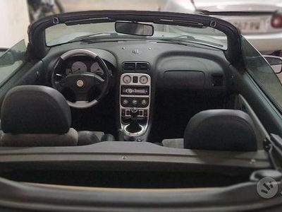 Usado MG 1600 116 CV (85 kW) 2004 Gris Descapotable