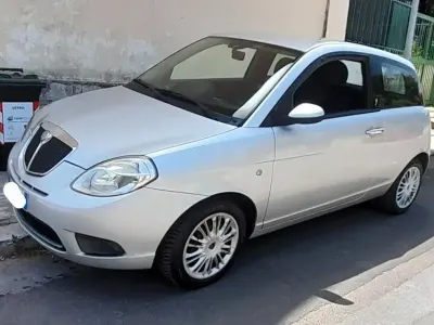 Usata Lancia Ypsilon 60 CV (44 kW) 2008 Argento Utilitaria