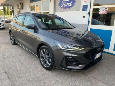 Begagnad Ford Focus ST-Line 116 HK (85 kW) 2023 Grå Kombi