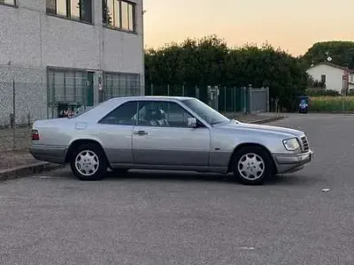Usata Mercedes 200 136 CV (100 kW) 1993 Argento Coupé