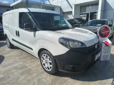 Usata Fiat Doblò 105 CV (77 kW) 2022 Bianco Monovolume