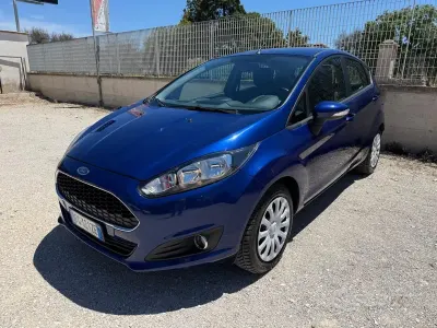 Usata Ford Fiesta Business Edition 82 CV (60 kW) 2017 Blu Utilitaria