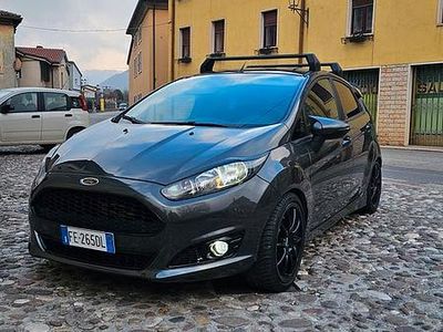 Usata Ford Fiesta 97 CV (71 kW) 2016 Grigio Berlina