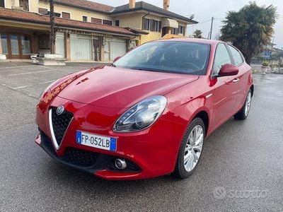 Usata Alfa Romeo Giulietta Super 120 CV (88 kW) 2018 Rosso Utilitaria