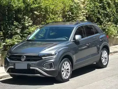 Usata VW T-Roc 150 CV (110 kW) 2024 Grigio SUV