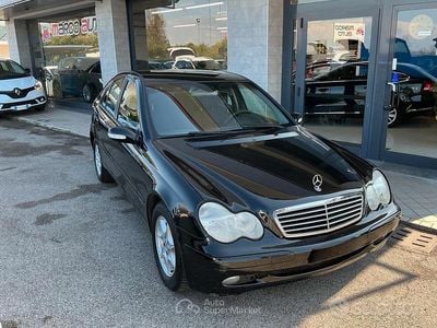 Usata Mercedes C200 122 CV (89 kW) 2003 Nero Berlina