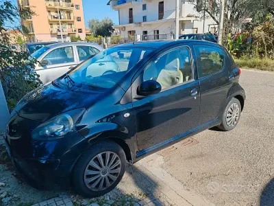 Usado Toyota Aygo 67 HP (49 kW) 2006 Citadino