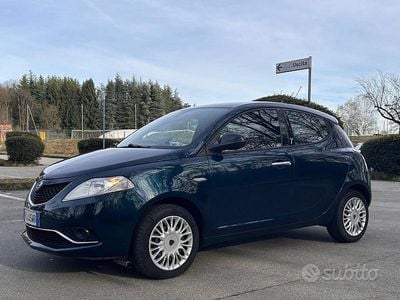 Usata Lancia Ypsilon Platinum 69 CV (50 kW) 2016 Blu Utilitaria