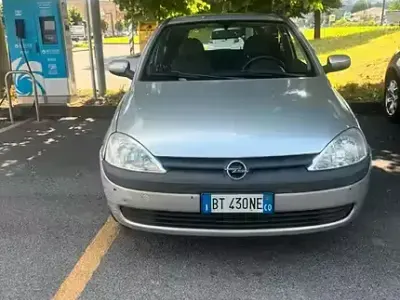 Używany Opel Corsa 58 KM (42 kW) 2001 Szary Hatchback