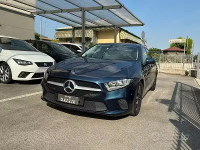 Usata Mercedes A180 Business 116 CV (85 kW) 2021 Blu Berlina
